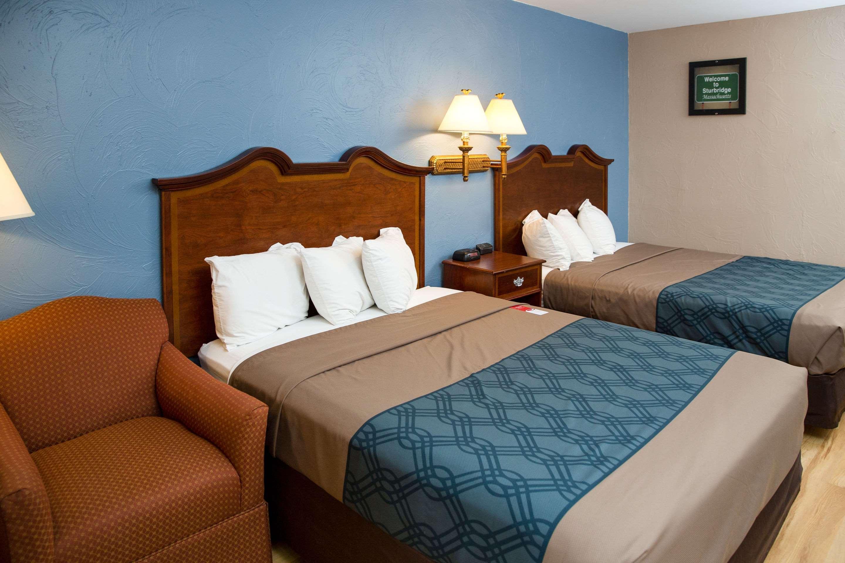 Econo Lodge Sturbridge Route 20 Exterior photo