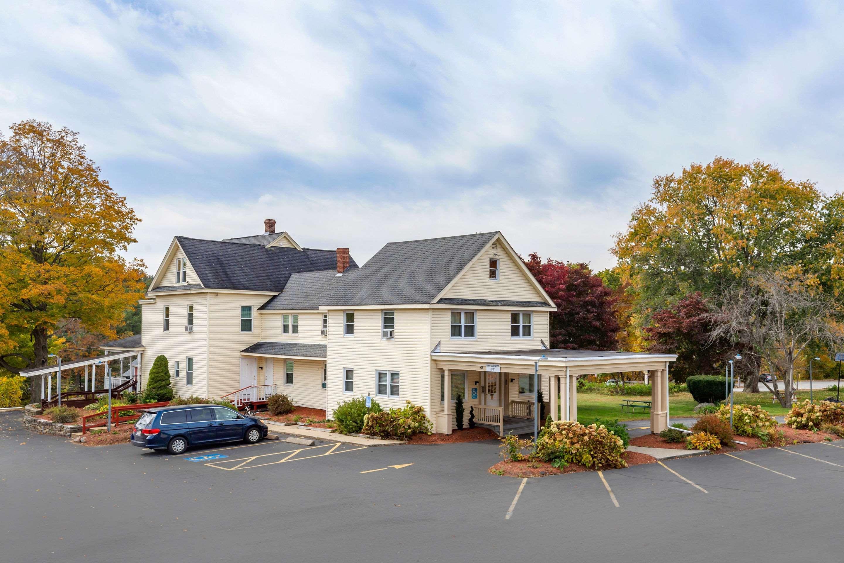 Econo Lodge Sturbridge Route 20 Exterior photo