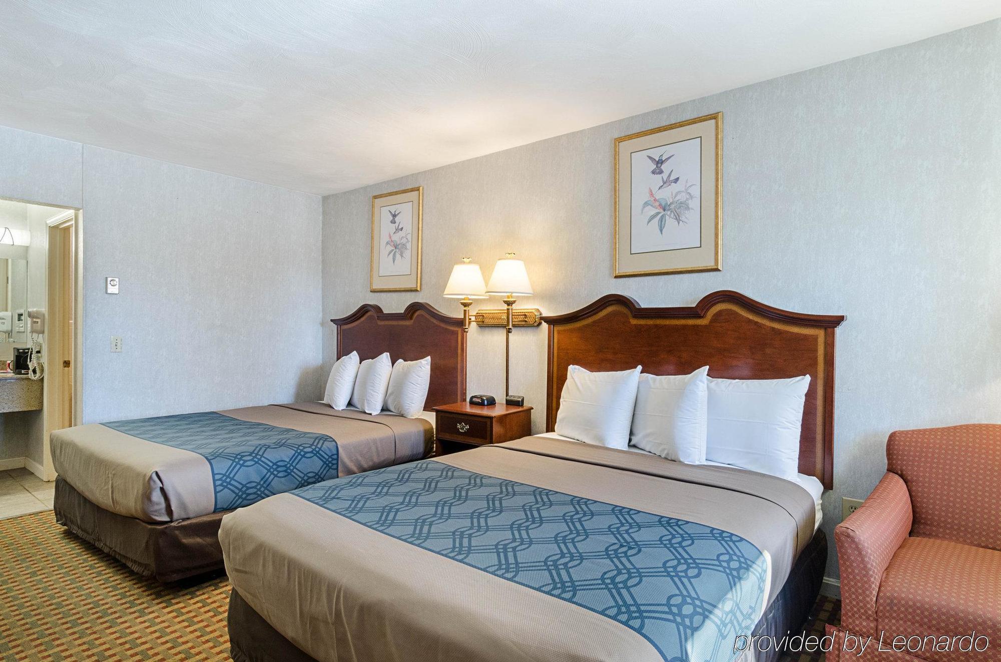 Econo Lodge Sturbridge Route 20 Exterior photo