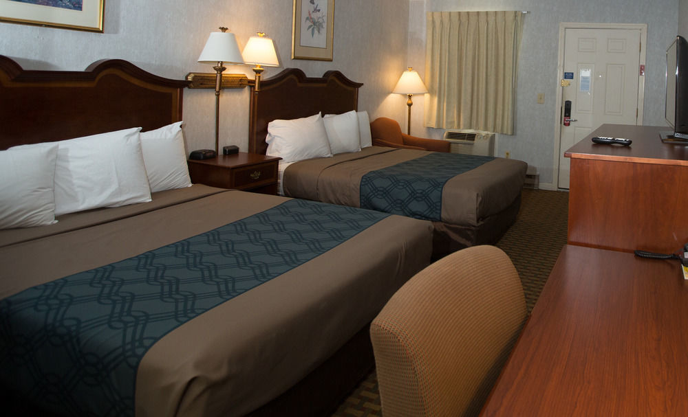 Econo Lodge Sturbridge Route 20 Exterior photo