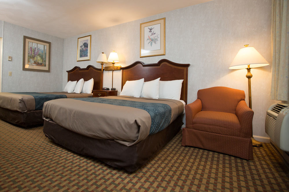 Econo Lodge Sturbridge Route 20 Exterior photo